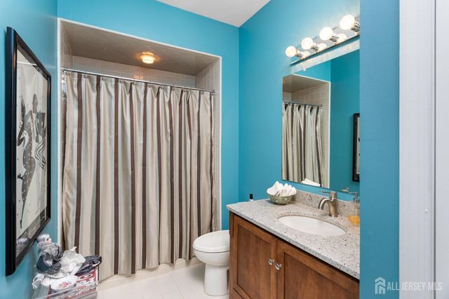 7 Severn Way, Monroe, NJ 08831