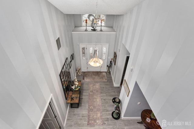 7 Severn Way, Monroe, NJ 08831