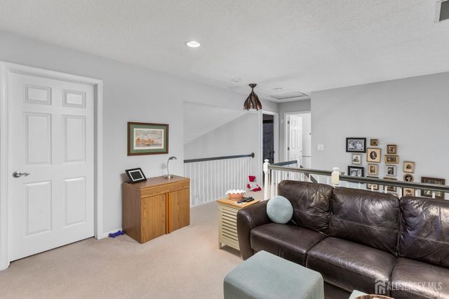 7 Severn Way, Monroe, NJ 08831