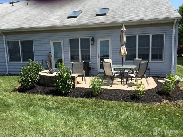 7 Severn Way, Monroe, NJ 08831