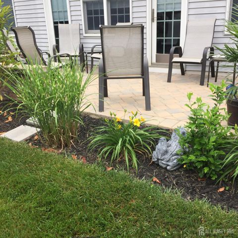 7 Severn Way, Monroe, NJ 08831