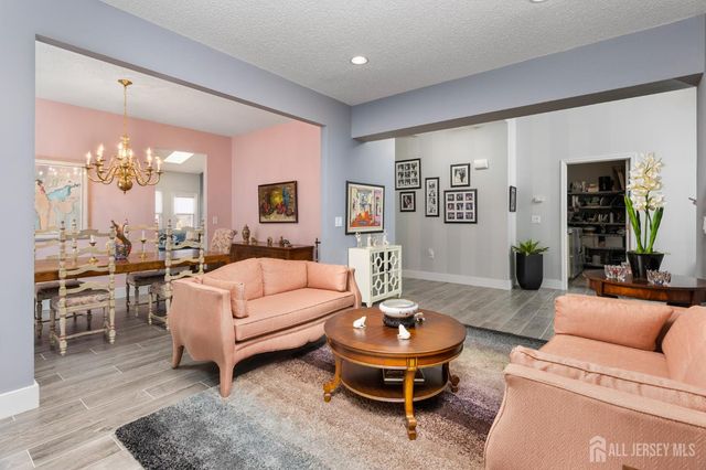 7 Severn Way, Monroe, NJ 08831