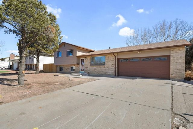 4038 West Dr, Pueblo, CO 81008