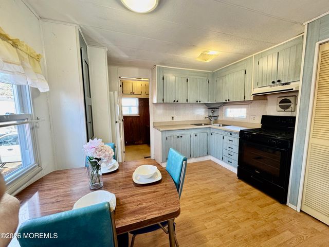 9 Sams Court, Hazlet, NJ 07730