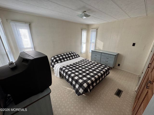 9 Sams Court, Hazlet, NJ 07730