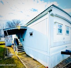 9 Sams Court, Hazlet, NJ 07730