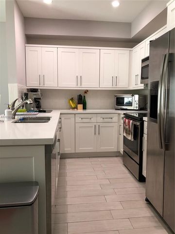 33 SE 3rd Avenue, Hallandale Beach, FL 33009