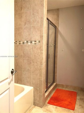 33 SE 3rd Avenue, Hallandale Beach, FL 33009