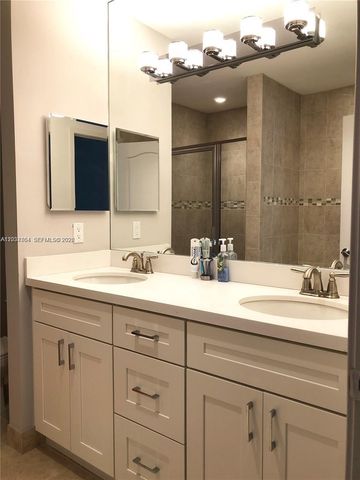 33 SE 3rd Avenue, Hallandale Beach, FL 33009