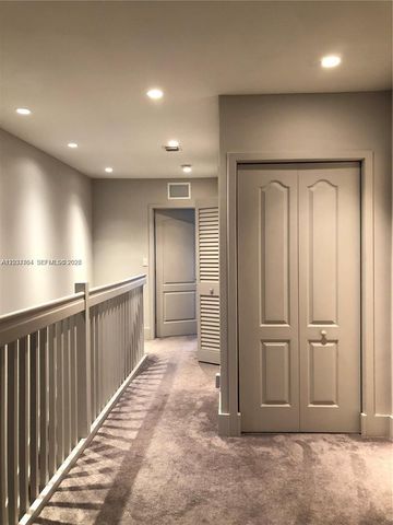 33 SE 3rd Avenue, Hallandale Beach, FL 33009