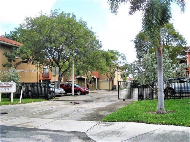 33 SE 3rd Avenue, Hallandale Beach, FL 33009