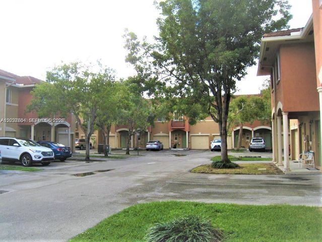 33 SE 3rd Avenue, Hallandale Beach, FL 33009