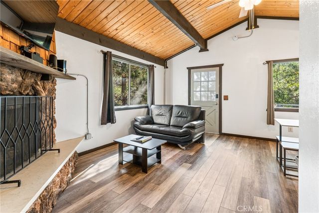 329 Vista Lane, Sugarloaf, CA 92386
