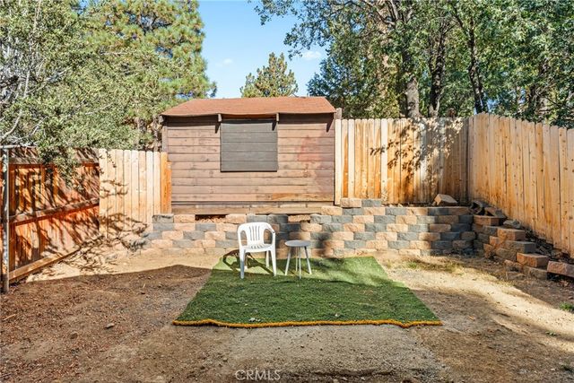329 Vista Lane, Sugarloaf, CA 92386