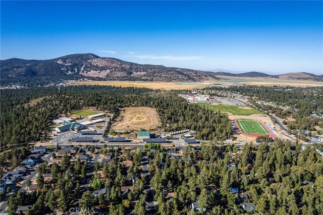 329 Vista Lane, Sugarloaf, CA 92386