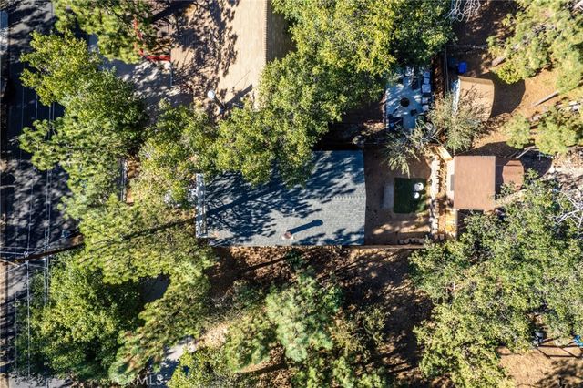 329 Vista Lane, Sugarloaf, CA 92386