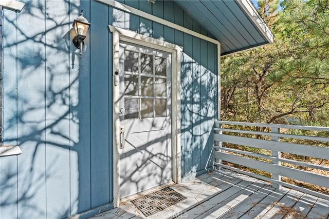 329 Vista Lane, Sugarloaf, CA 92386