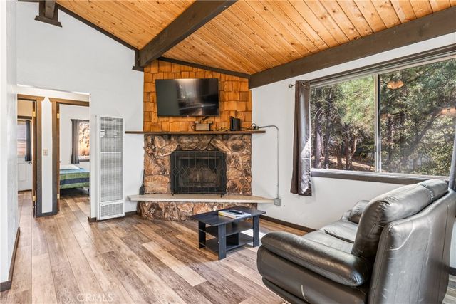 329 Vista Lane, Sugarloaf, CA 92386