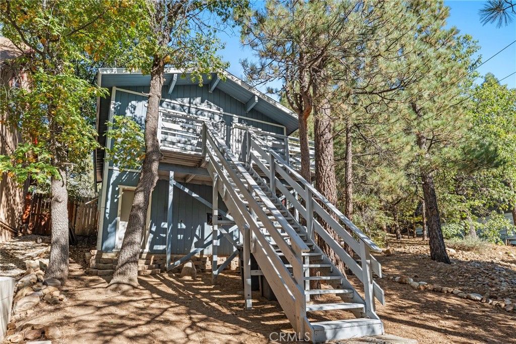 329 Vista Lane, Sugarloaf, CA 92386