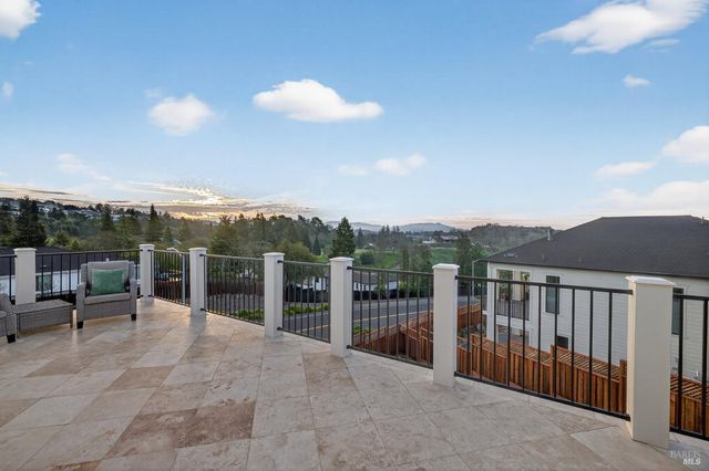 3724 Lakebriar Pl, Santa Rosa, CA 95403