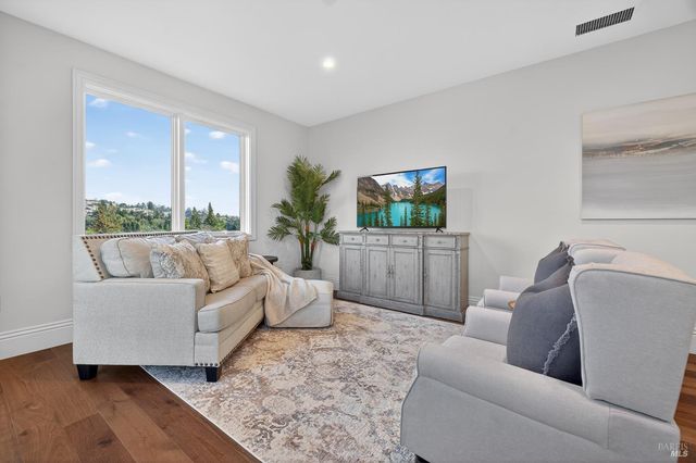 3724 Lakebriar Pl, Santa Rosa, CA 95403