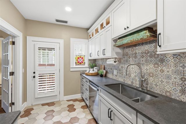 912 S FREMONT AVENUE, Tampa, FL 33606