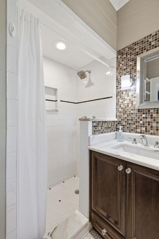 Image 28 of property listing at 912 S FREMONT AVENUE, Tampa, FL 33606