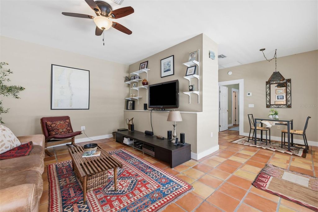 Image 39 of property listing at 912 S FREMONT AVENUE, Tampa, FL 33606