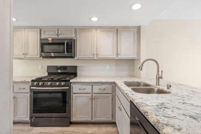 10013 Paseo Montril, San Diego, CA 92129