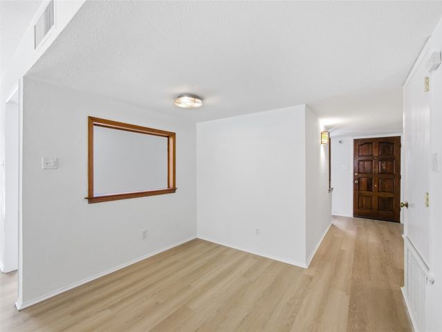 3053 Villa Sur Trail, Dallas, TX 75228