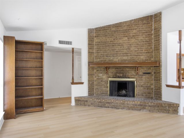 3053 Villa Sur Trail, Dallas, TX 75228