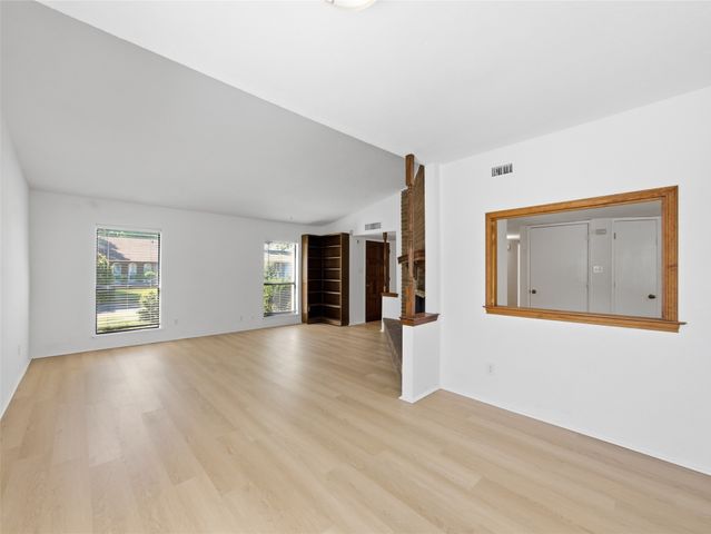 3053 Villa Sur Trail, Dallas, TX 75228