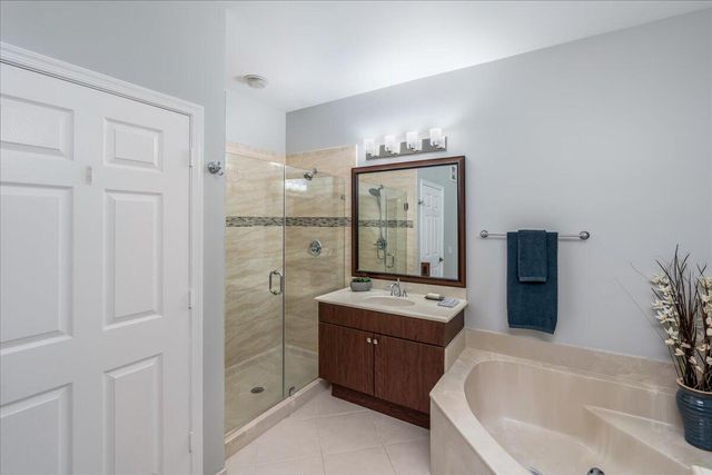 2802 Kinsington Circle 27-4, Weston, FL 33332
