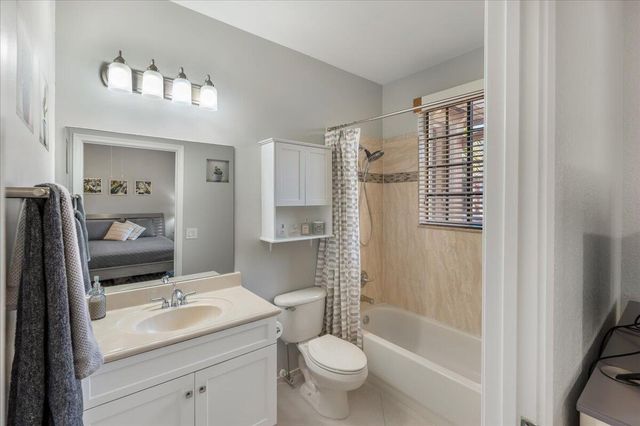 2802 Kinsington Circle 27-4, Weston, FL 33332