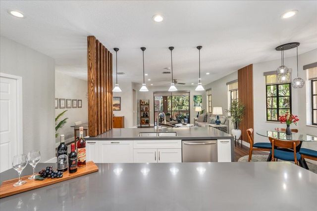 2802 Kinsington Circle 27-4, Weston, FL 33332