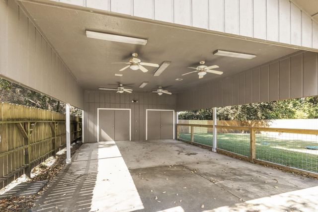 342 Governor Hogg Drive, Point Blank, TX 77364