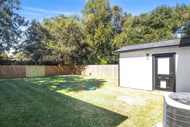 342 Governor Hogg Drive, Point Blank, TX 77364