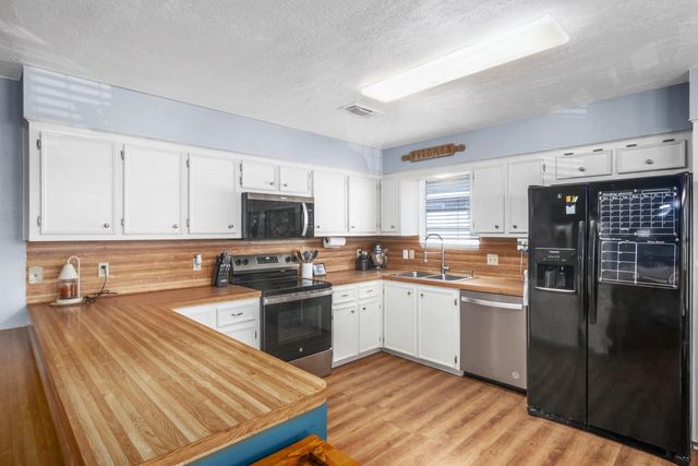 342 Governor Hogg Drive, Point Blank, TX 77364