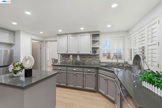 1137 Hidden Meadow Pl, Manteca, CA 95337