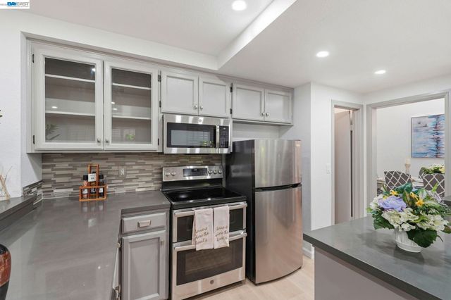 1137 Hidden Meadow Pl, Manteca, CA 95337