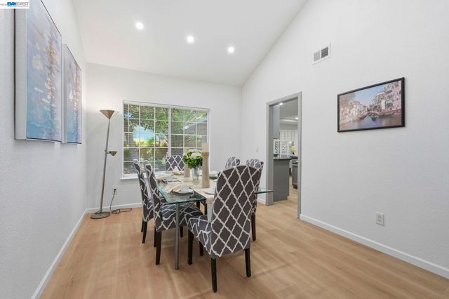 1137 Hidden Meadow Pl, Manteca, CA 95337