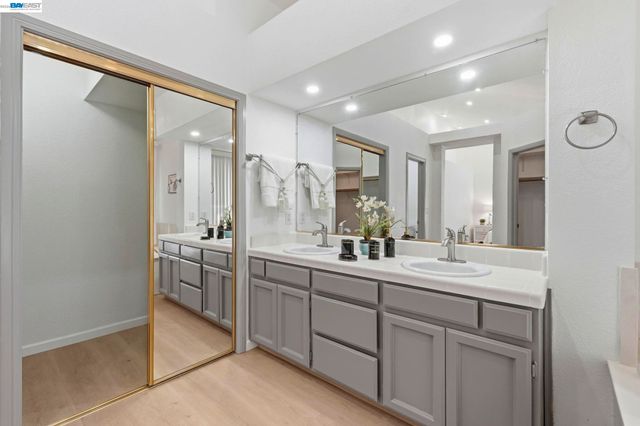1137 Hidden Meadow Pl, Manteca, CA 95337