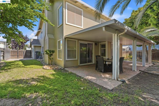 1137 Hidden Meadow Pl, Manteca, CA 95337
