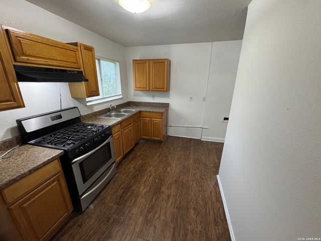 4115 WILD OAK DR, San Antonio, TX 78219