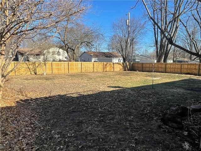 602 SE 4th Terrace, Lee's Summit, MO 64063