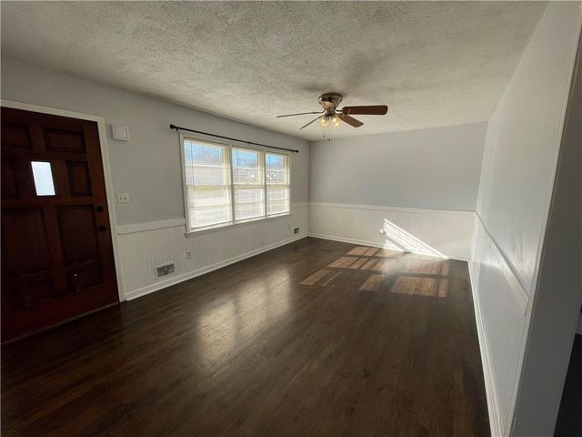 602 SE 4th Terrace, Lee's Summit, MO 64063