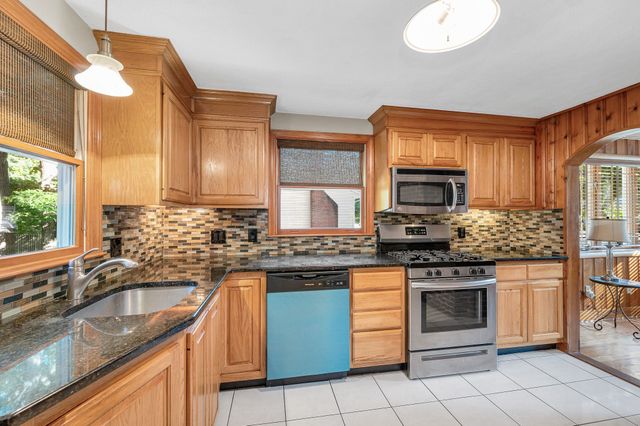 186 South Rd, Bedford, MA 01730