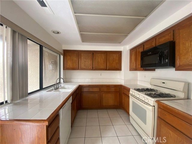 17 Rock Cliff Place, Pomona, CA 91766