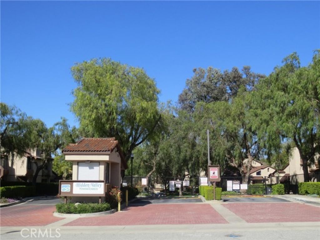 17 Rock Cliff Place, Pomona, CA 91766