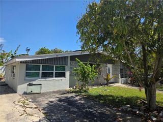 19631 NE 12th Ct EFF, Miami, FL 33179